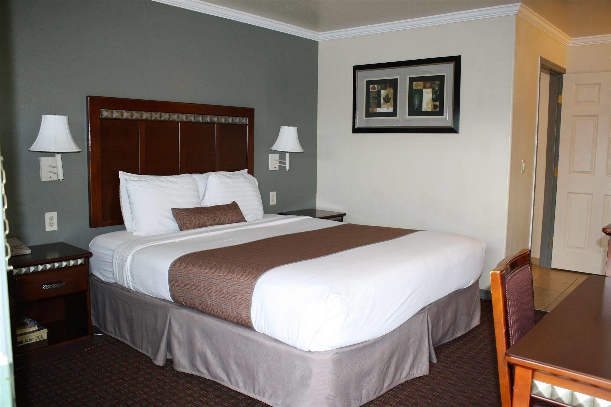 El Castell Motel Monterey Exterior foto